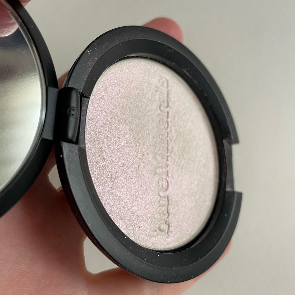 Bare Minerals highlighter in WHIMSY